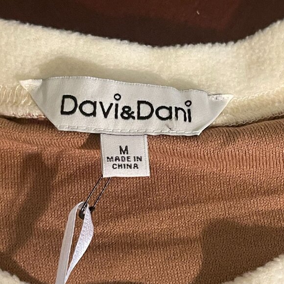 Davi & Dani womens Patchwork Velvet Sweatshirt M Beige Pink &‎ Cream Fleece - Picture 3 of 10